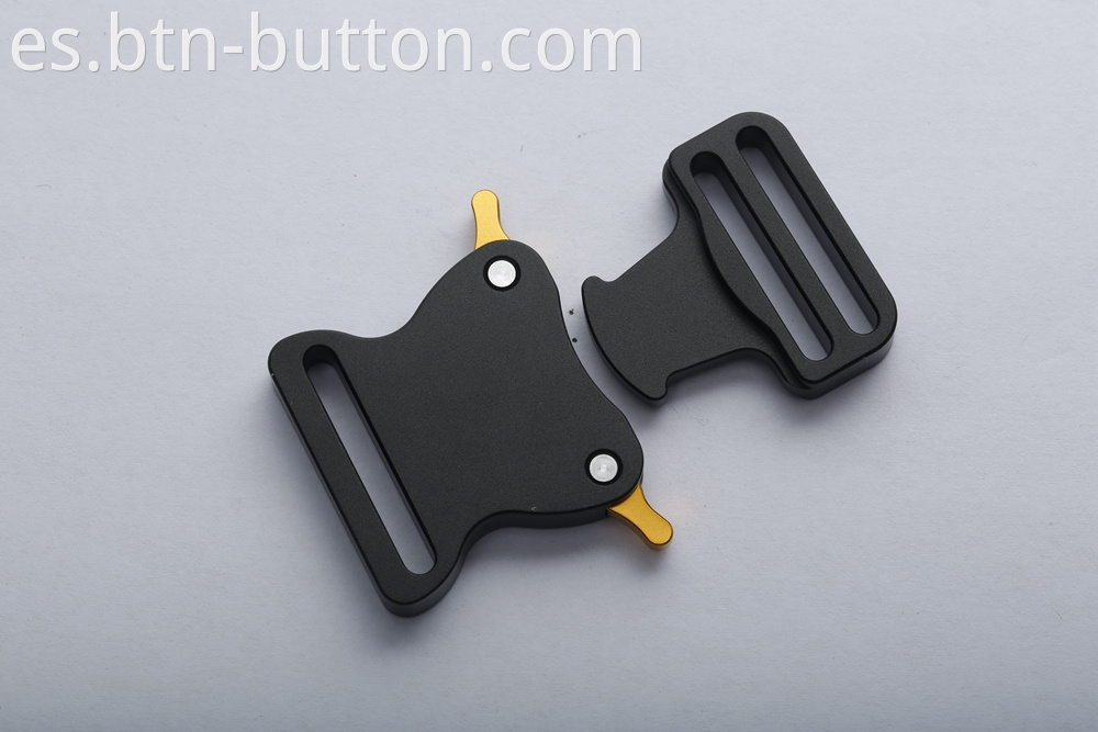 Elastic hardware buttons for sports pants